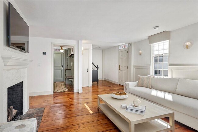 Building Photo - 108 Prospect Hill St