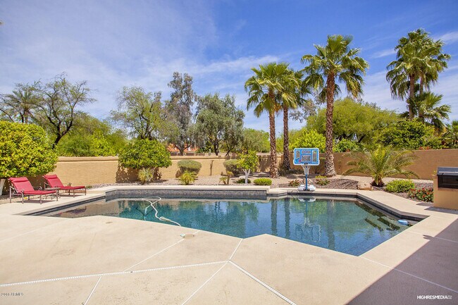 Building Photo - 10860 E San Salvador Dr