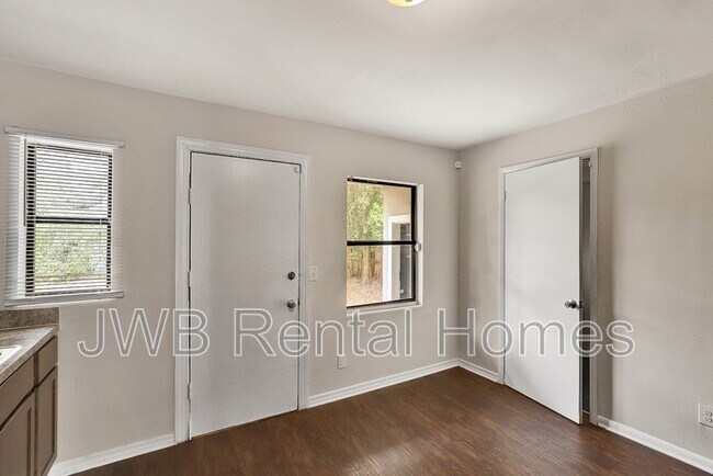 Building Photo - 10256 Briarcliff Rd E