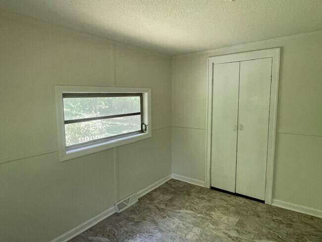 Building Photo - 725 Gales Ave