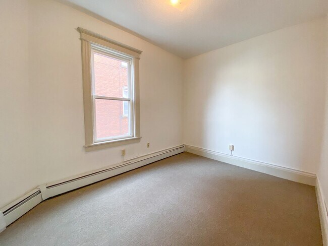 Interior Photo - 31-33 Bond St / Rosario Properties, LLC