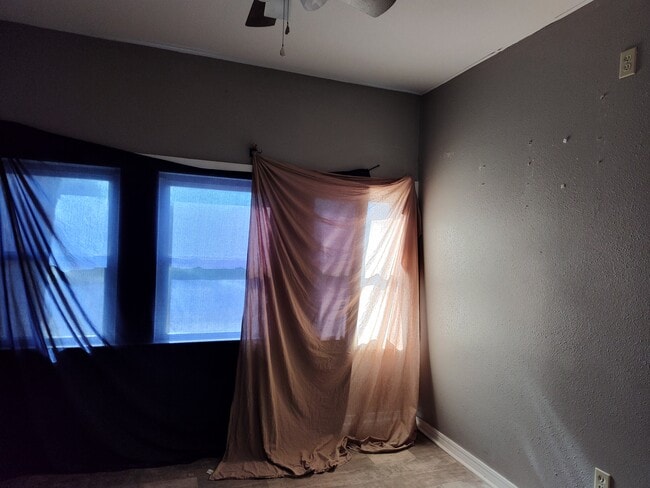 Building Photo - 323 S West St