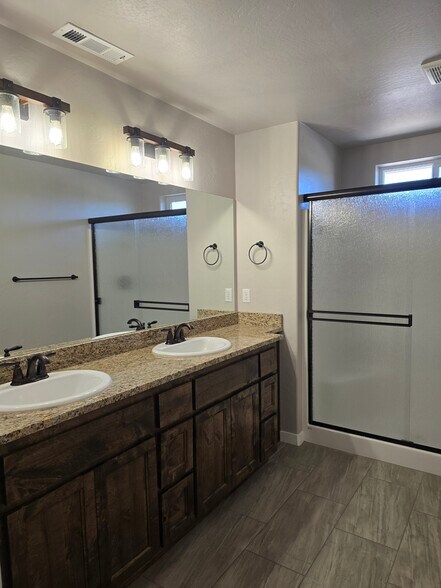 Master bathroom double vanity - 983 Stonewater Dr