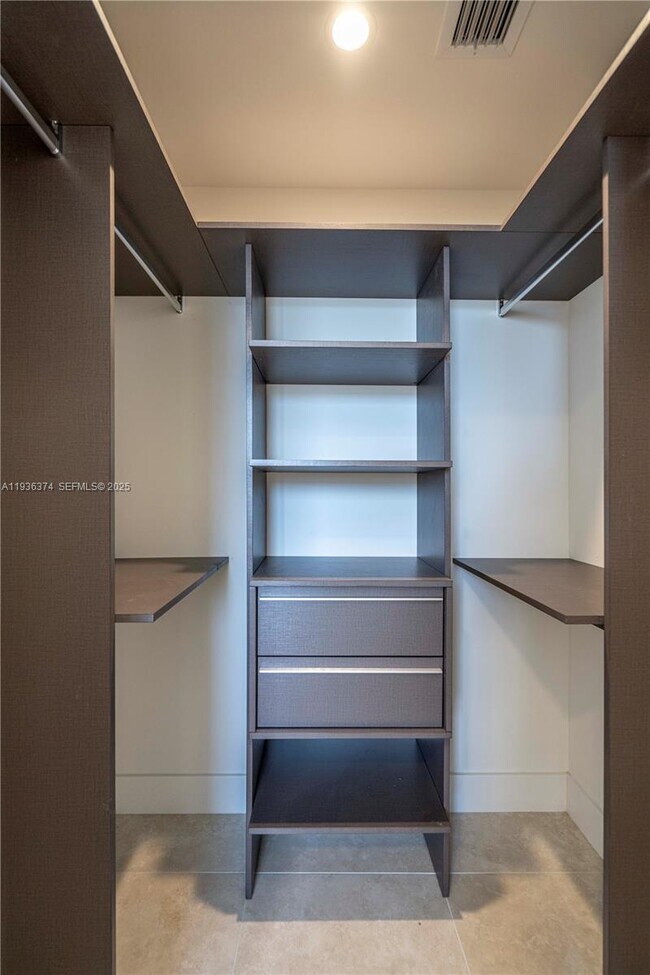 Building Photo - 1091 Galiano St