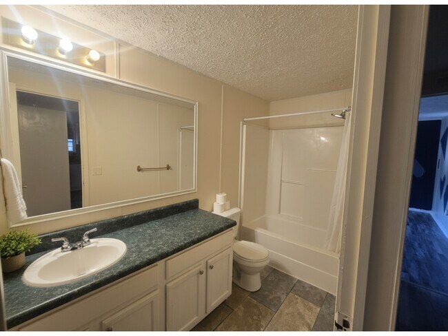 Building Photo - 235 Alview Dr