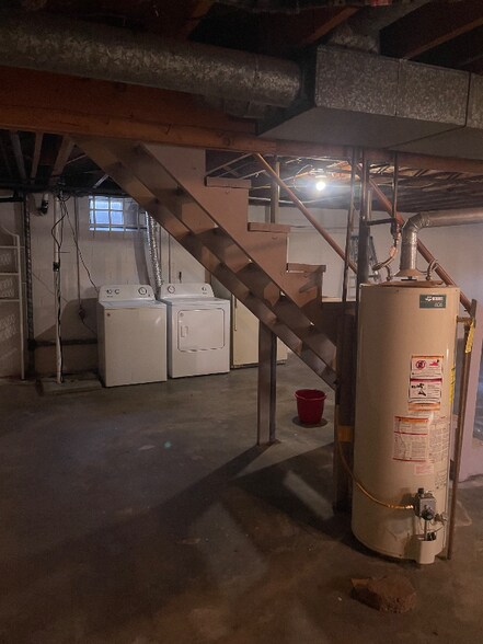 Building Photo - 409 Bond St