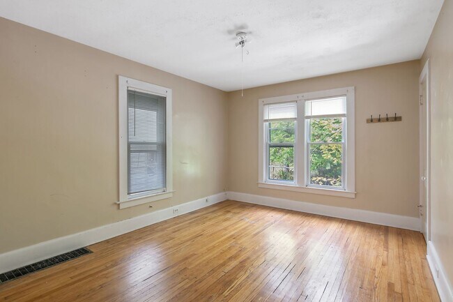 Building Photo - 519-521 Clarendon Street