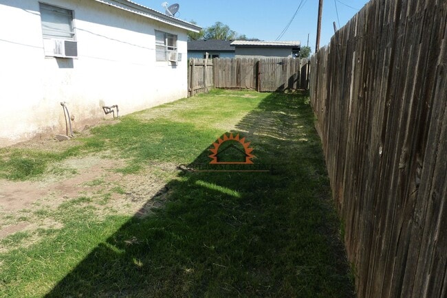 Building Photo - Cute 2 bedroom 2 bath home