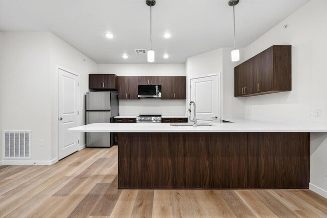 Building Photo - 983 W State St