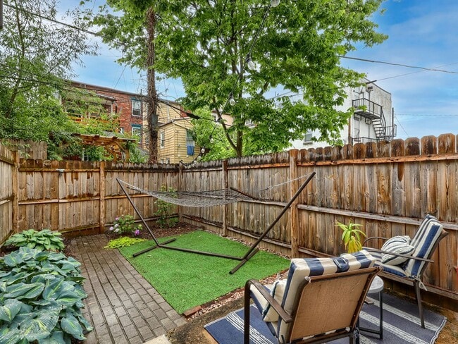 Building Photo - Quaint Home in Heart of Midtown