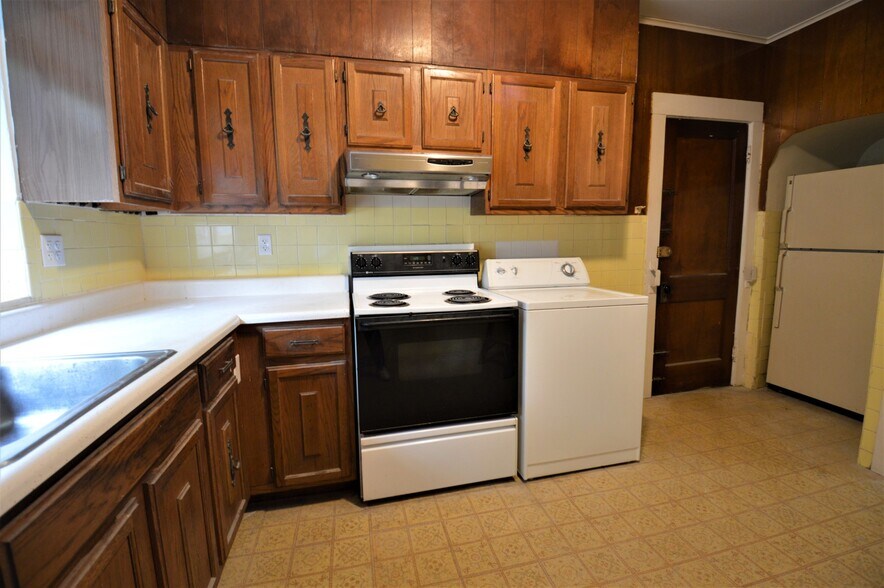 Primary Photo - 141 Fuller St
