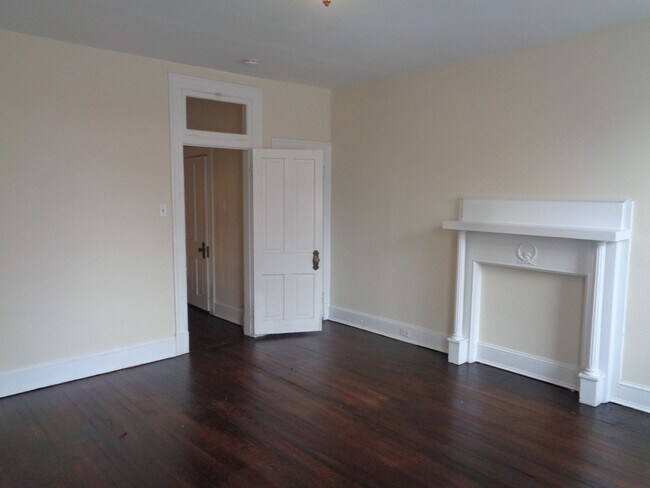 Building Photo - 3403 Bank St