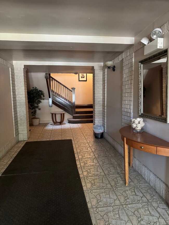 Building Photo - 4736 N Magnolia Ave