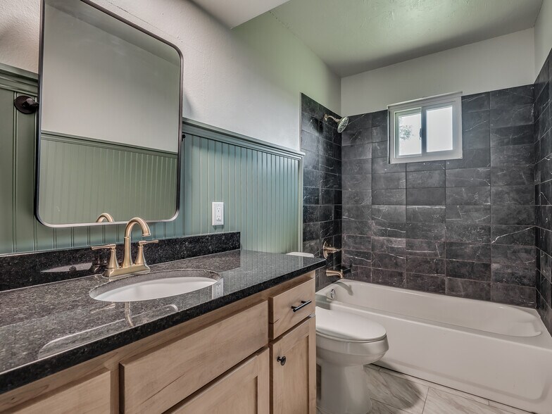 Building Photo - 1190 Tim Holt Dr