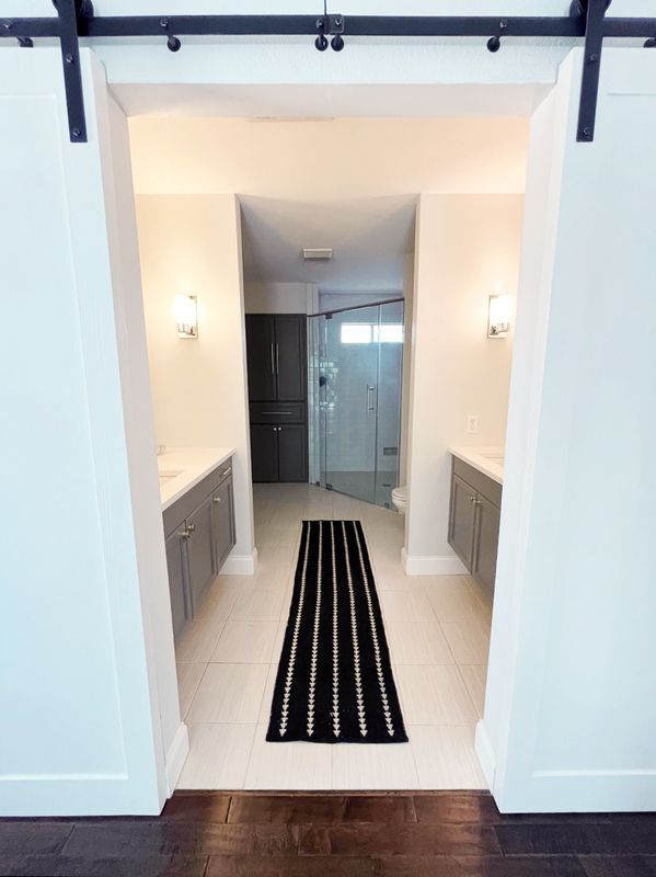 Building Photo - 14042 Oakhill Way