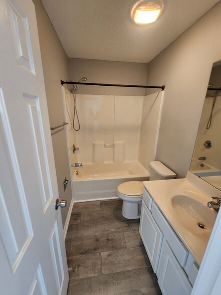 Building Photo - 2407 James St