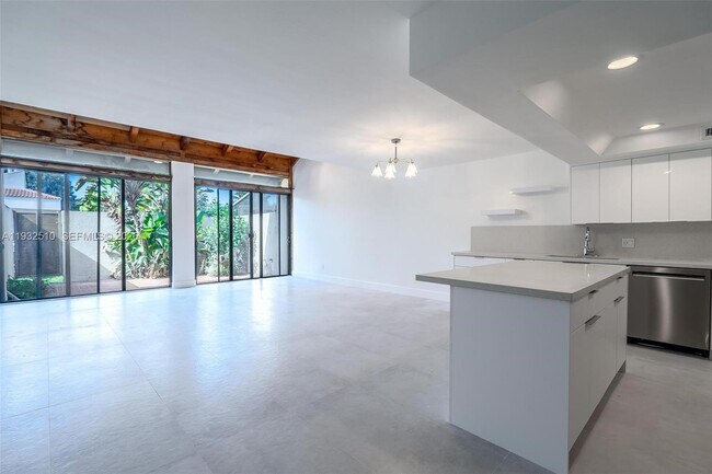 Building Photo - 8708 SW 79th Pl