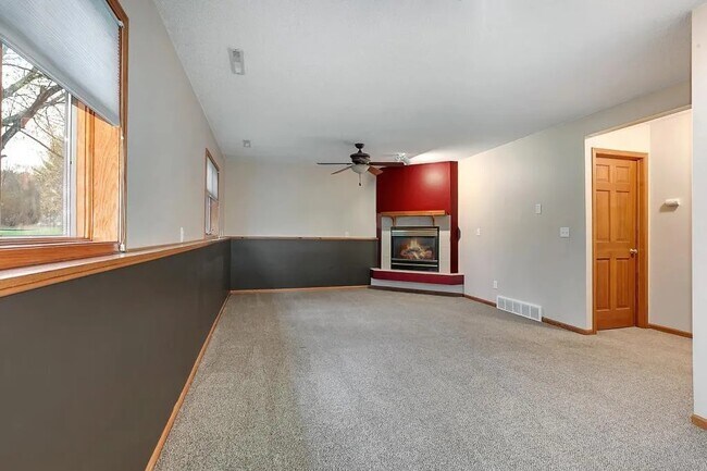 Building Photo - 813 8th St N