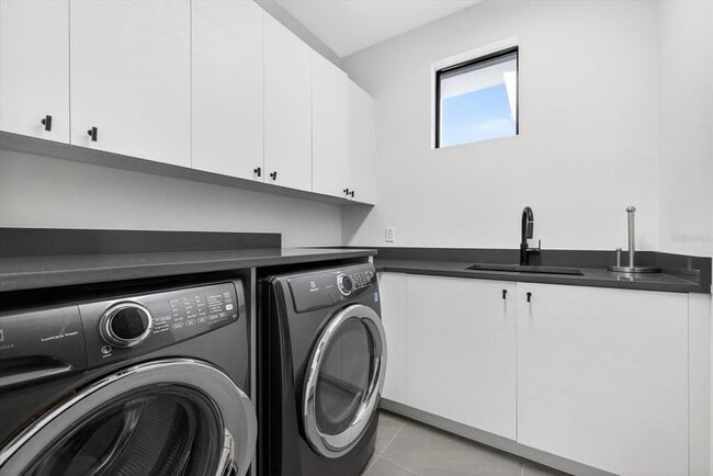 Building Photo - 94 W Davis Blvd