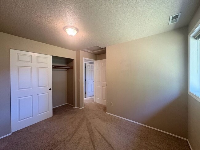 Building Photo - Charming 3-Bedroom Home in Desirable Gem Heights