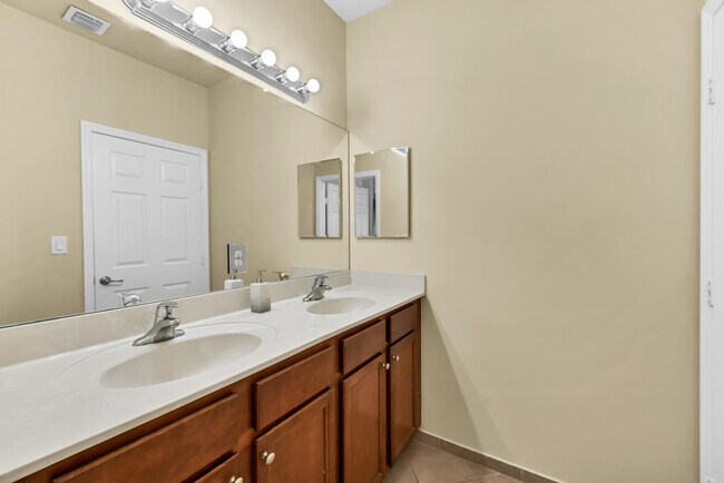 Building Photo - 3526 W 86th Terrace