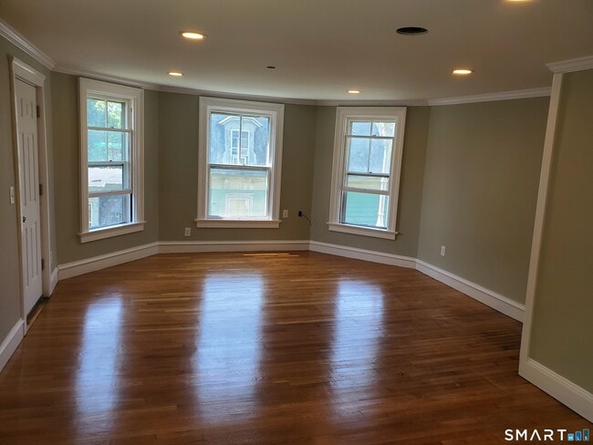 Building Photo - 31 Bellevue St