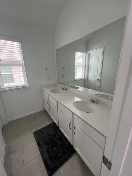 Building Photo - 120 Lenera Dr