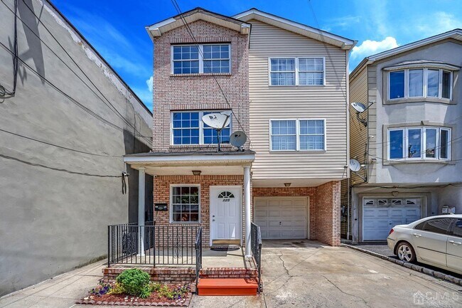 Building Photo - 125 Elizabeth Ave