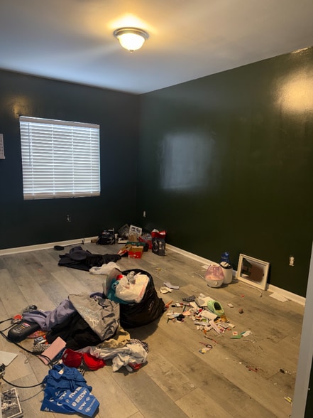 Building Photo - 1309 Barney Ave