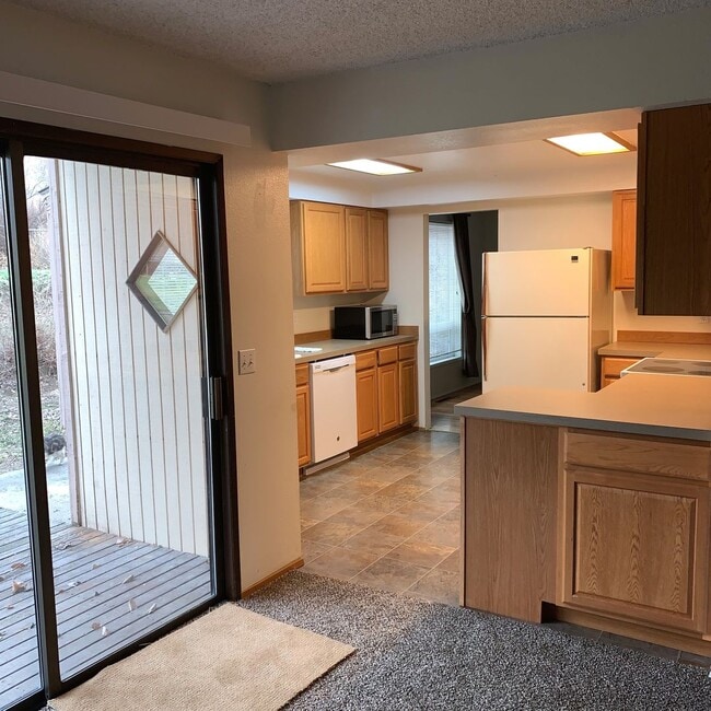 Building Photo - 919 S Garden Dr
