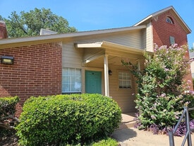 Building Photo - 1467 Meadowood Village Dr