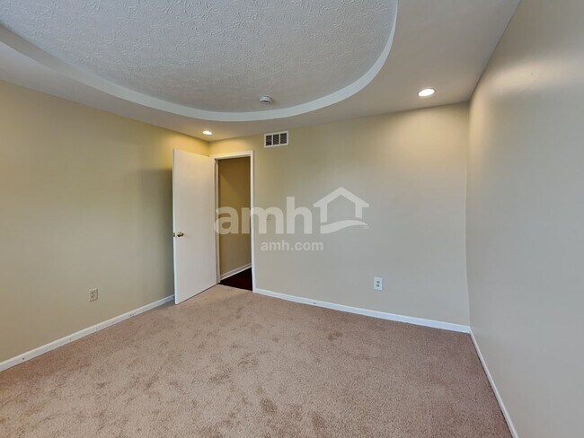 Building Photo - 392 Old Ivory Ct