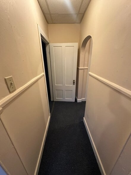 Building Photo - 51 College St