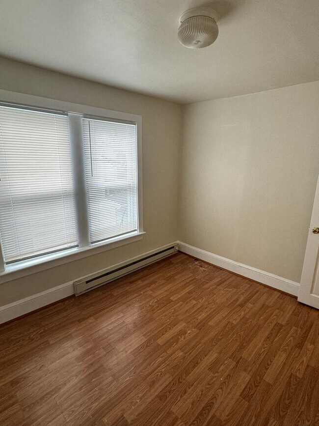 Building Photo - 705 Forest Dr