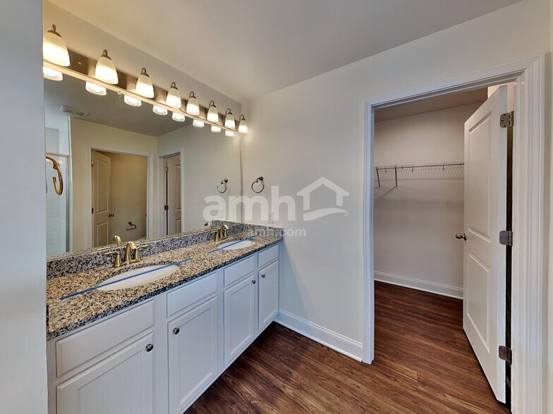 Building Photo - 5113 Jack Byrnes Dr