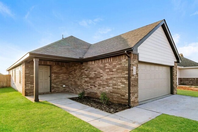 Building Photo - 2009 Dogwood Dr
