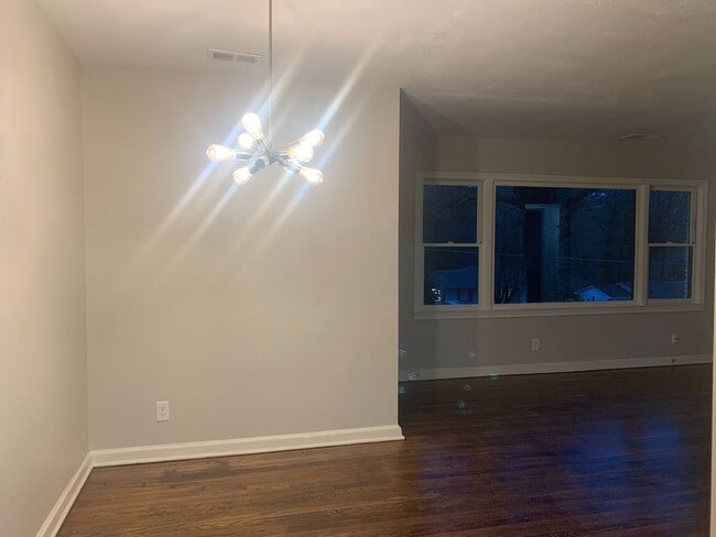 Building Photo - 4 Bed 2 Bath in Decatur!