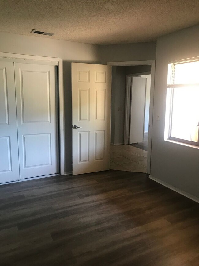 Building Photo - 7814SBC(100)