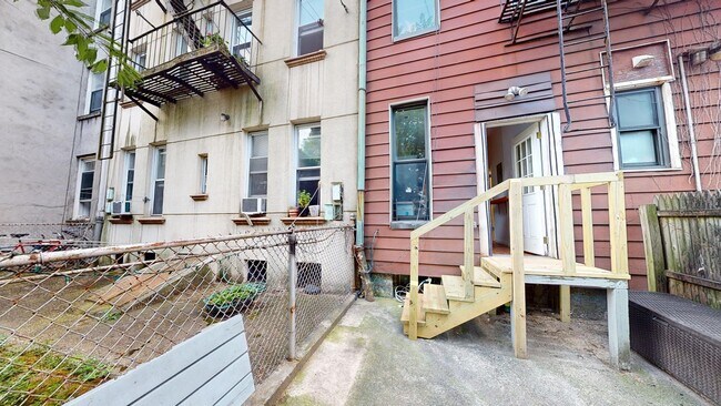 Building Photo - 137 N 8th St