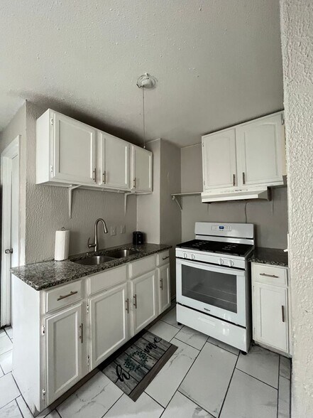 Building Photo - 5418 Olive St