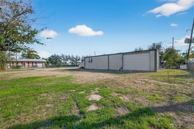 Building Photo - 6203 Gessner Rd