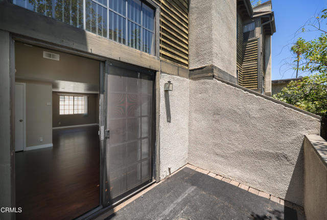 Building Photo - 64 N Oak Ave