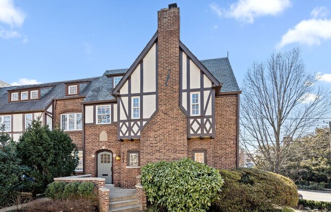 Building Photo - 4473 Greenwich Pkwy NW