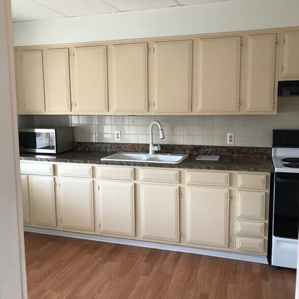 Building Photo - 95 9.5 South Washington Apatment 1