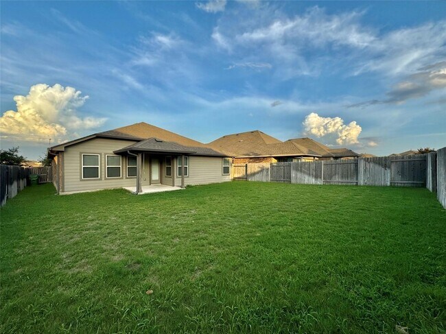 Building Photo - 1212 Matt Ln