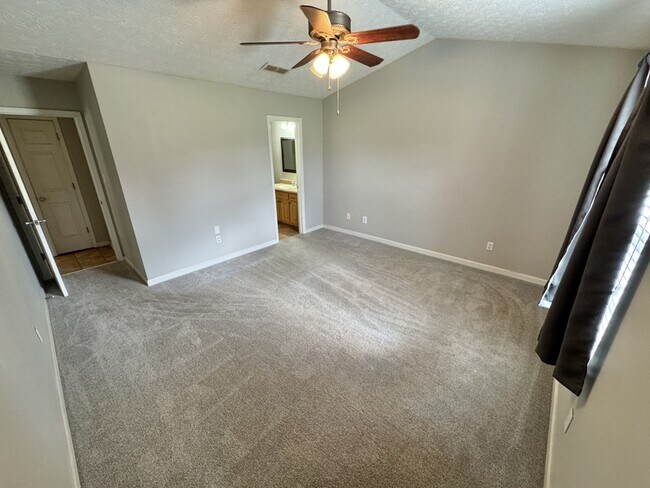 Building Photo - 2237 Ross Ln