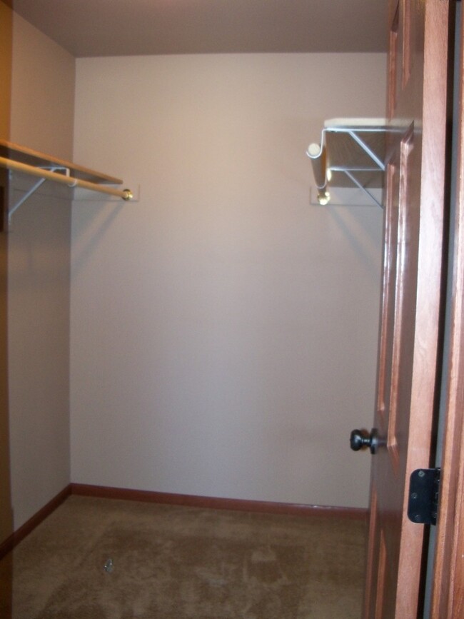 Building Photo - 2 BED | 2 BATH | DOUBLE GARAGE | TOWNHOME ...
