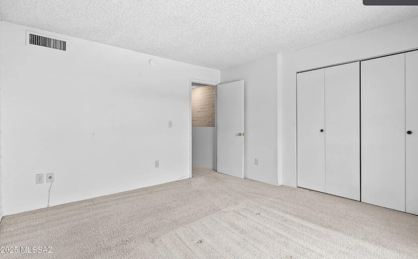 Building Photo - 2875 N Tucson Blvd