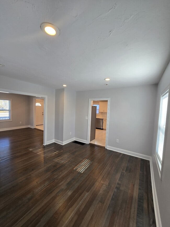 Building Photo - 35 Phillips Ave