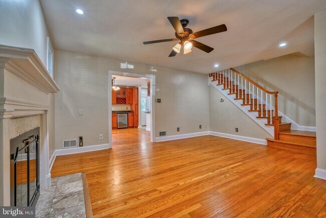 Building Photo - 6473 Blenheim Rd